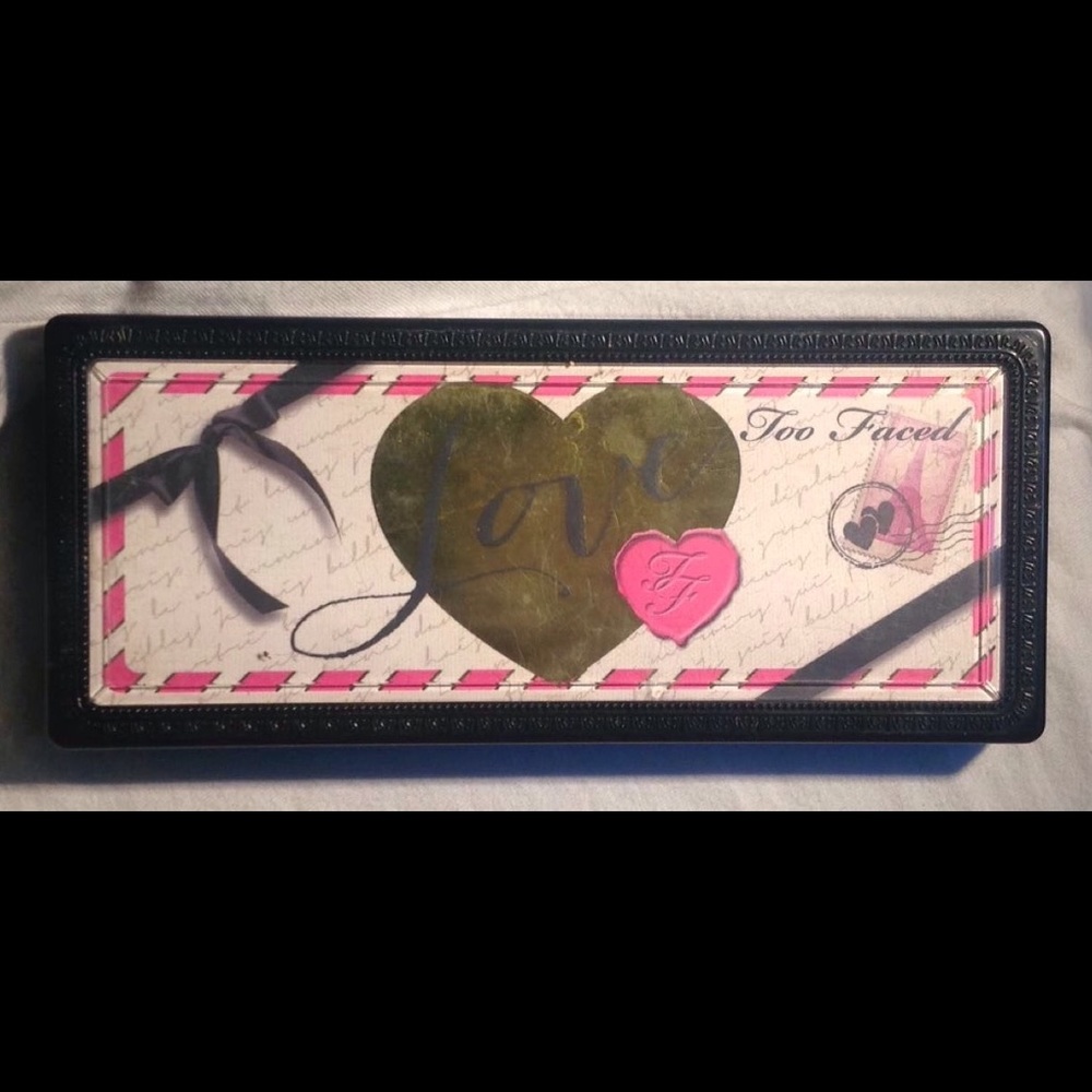Too Faced Love eyeshadow pallet